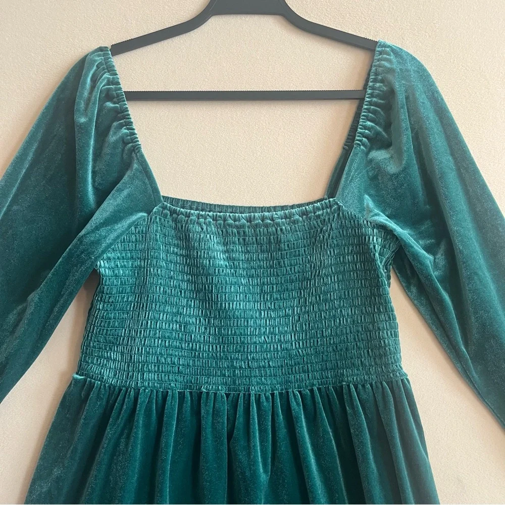 GAP Women’s NEW Smocked Velvet Mini Dress Green Pine Holidays size L Kelly Green